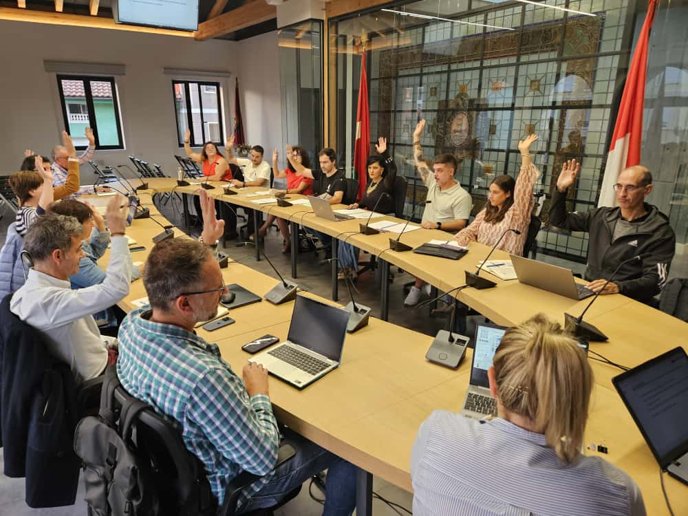 La medida fue aprobada en el pleno de hoy viernes con la unanimidad de todos los partidos (EH Bildu-Guzan y PNV) que conforman el Ayuntamiento costero.