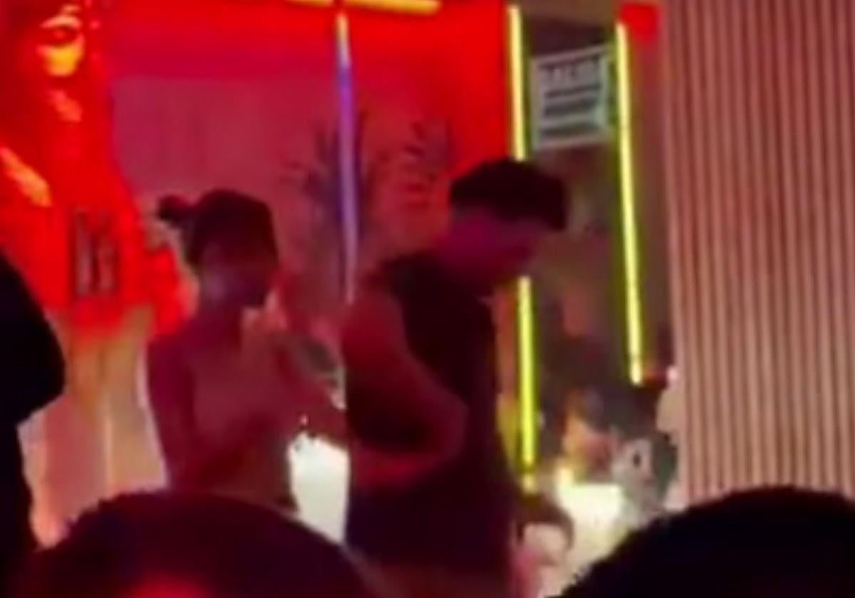 El sensual baile entre Gabriel Rufián y Ester Expósito en un 'after' de  Madrid | El Correo