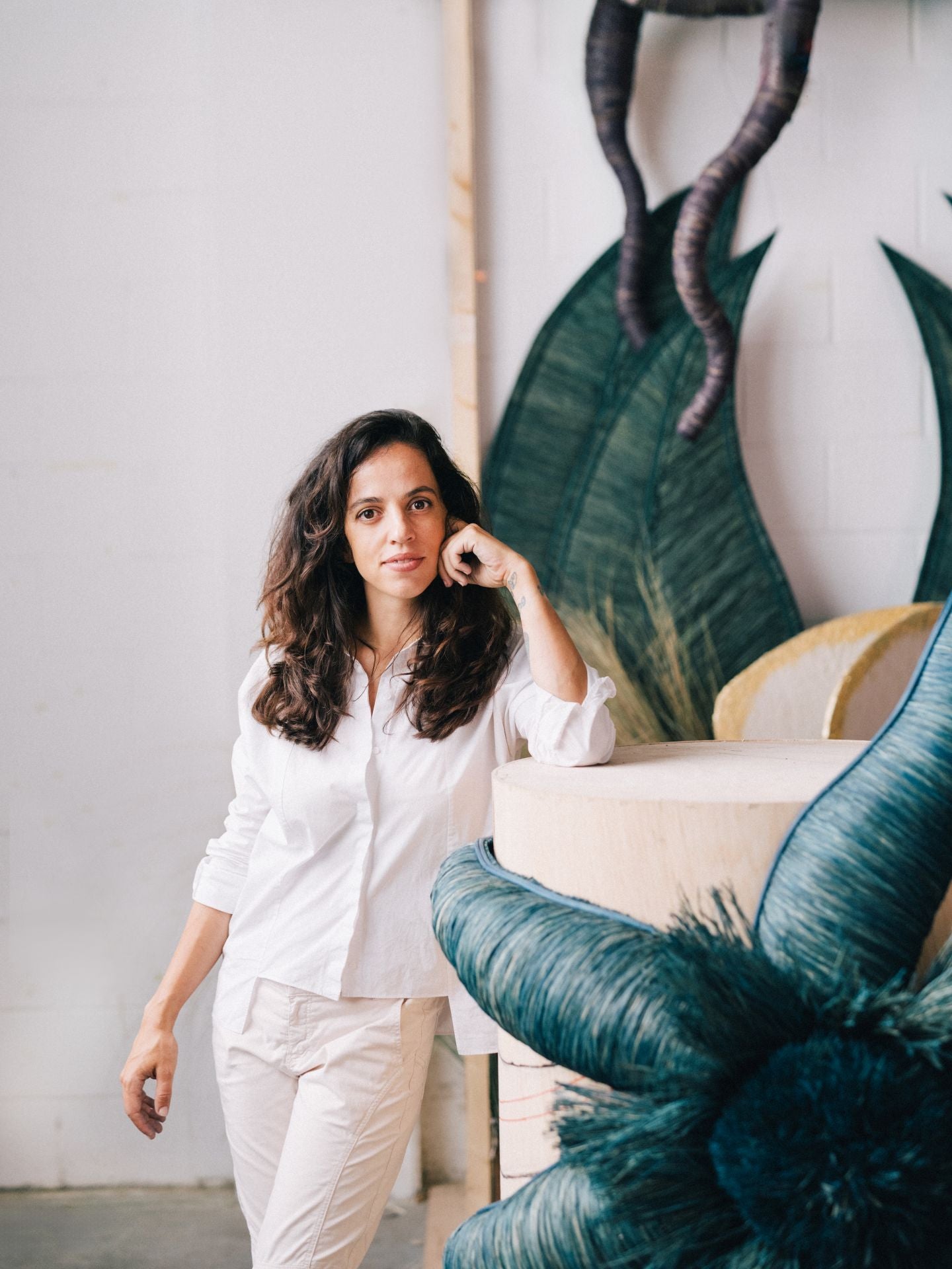 Gabriela Sagarminaga, la artista bilbaína que crea criaturas marinas gigantes para los escaparates de Hermès