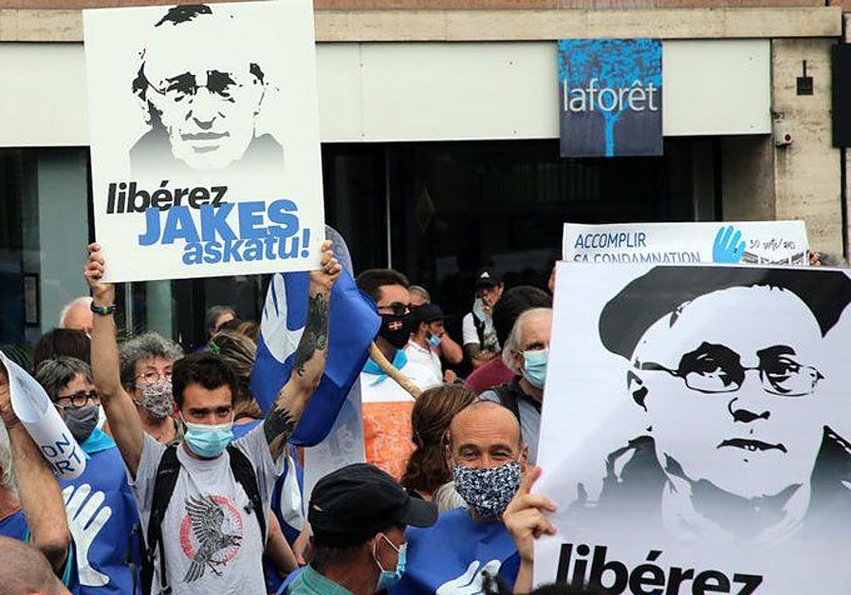 Foto de archivo de una concentración pidiendo la libertad de Jakes Esnal.