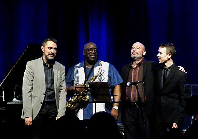 Saludos antes del bis de Joan Monné (piano), Jesse Davis (alto), Ignasi González (contrabajo) y Joan Casares (batería).