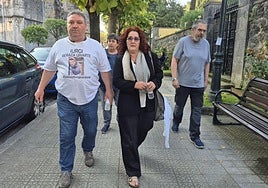 Los padres del pequeño, a su llegada al juzgado.