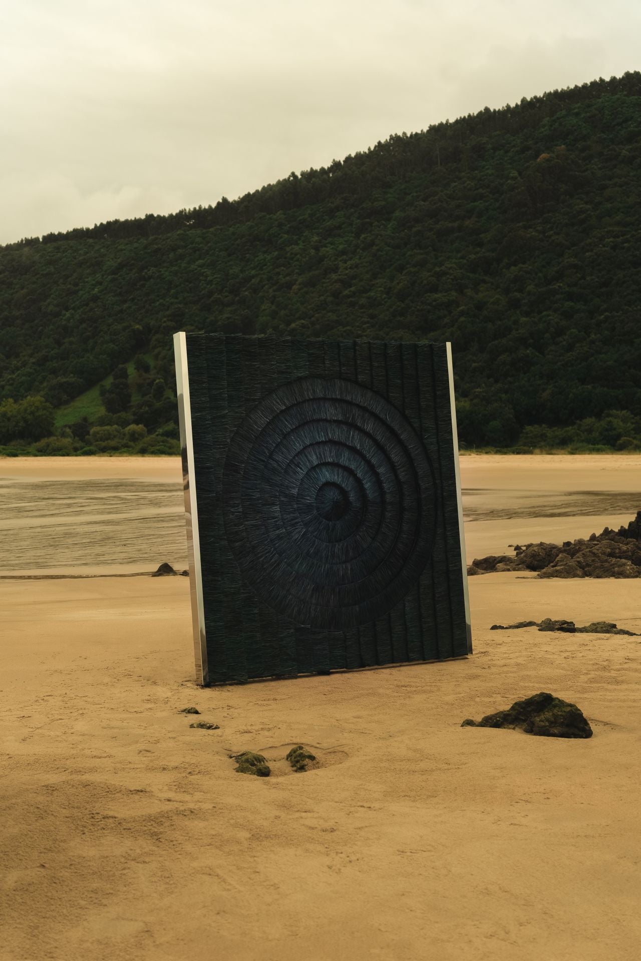 Gabriela Sagarminaga, la artista bilbaína que crea criaturas marinas gigantes para los escaparates de Hermès