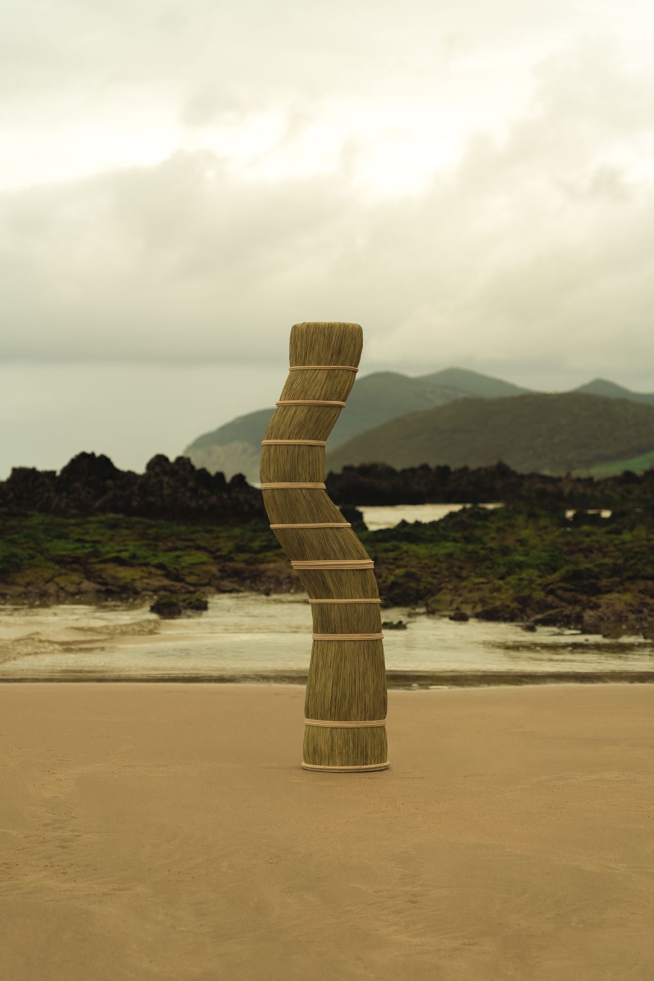 Gabriela Sagarminaga, la artista bilbaína que crea criaturas marinas gigantes para los escaparates de Hermès