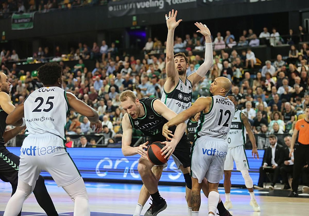 Hlinason volverá a librar una dura batalla con Tomic.