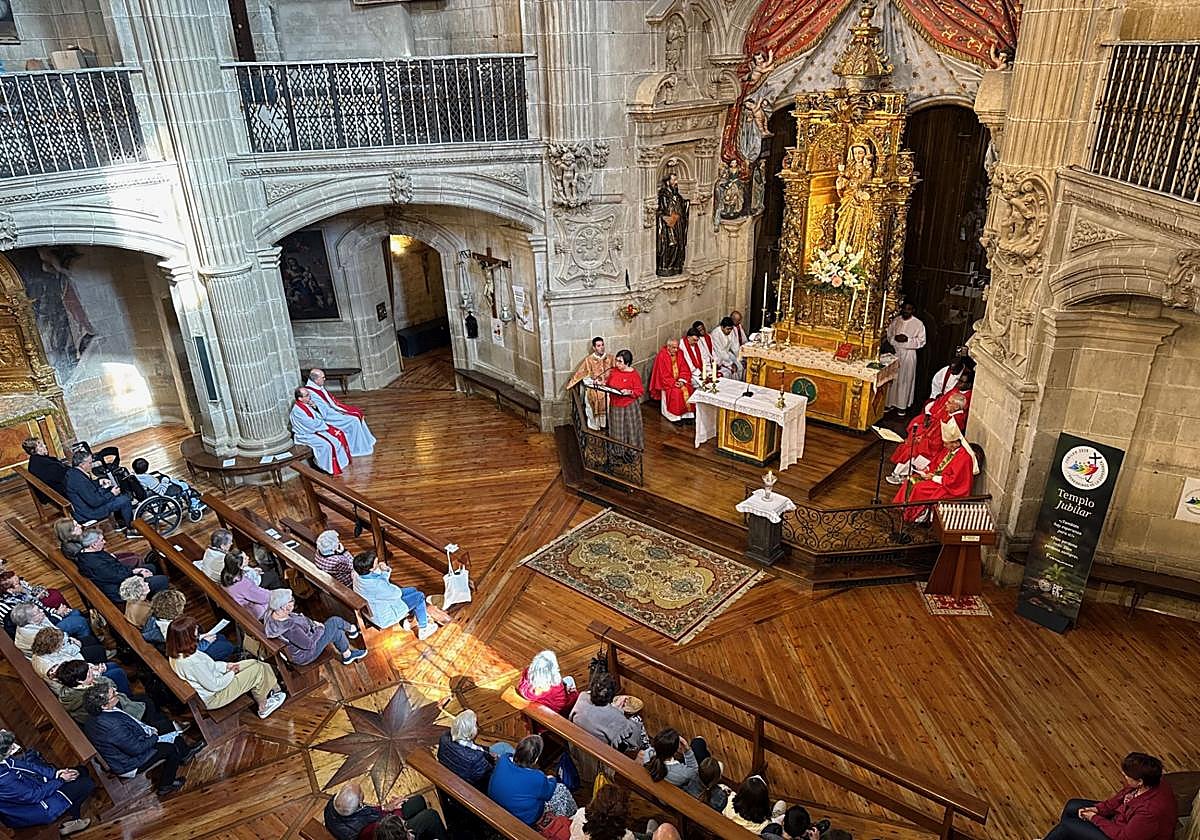 Decenas de vecinos de Rioja Alavesa celebran en Laguardia el Jubileo de la Esperanza 2025