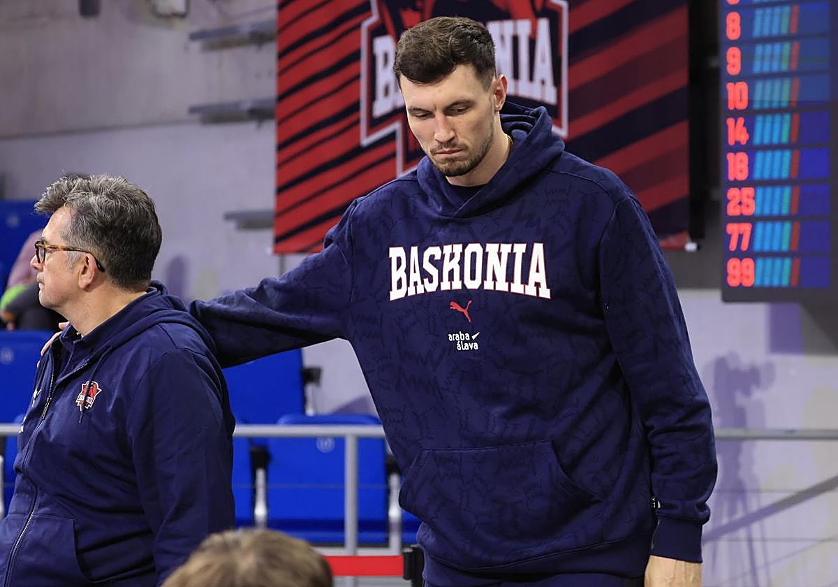 Rodions Kurucs, descartado para medirse al Granada