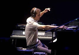 Luciano Supervielle es un reconocido músico en Uruguay y parte de proyectos como Bajofondo.