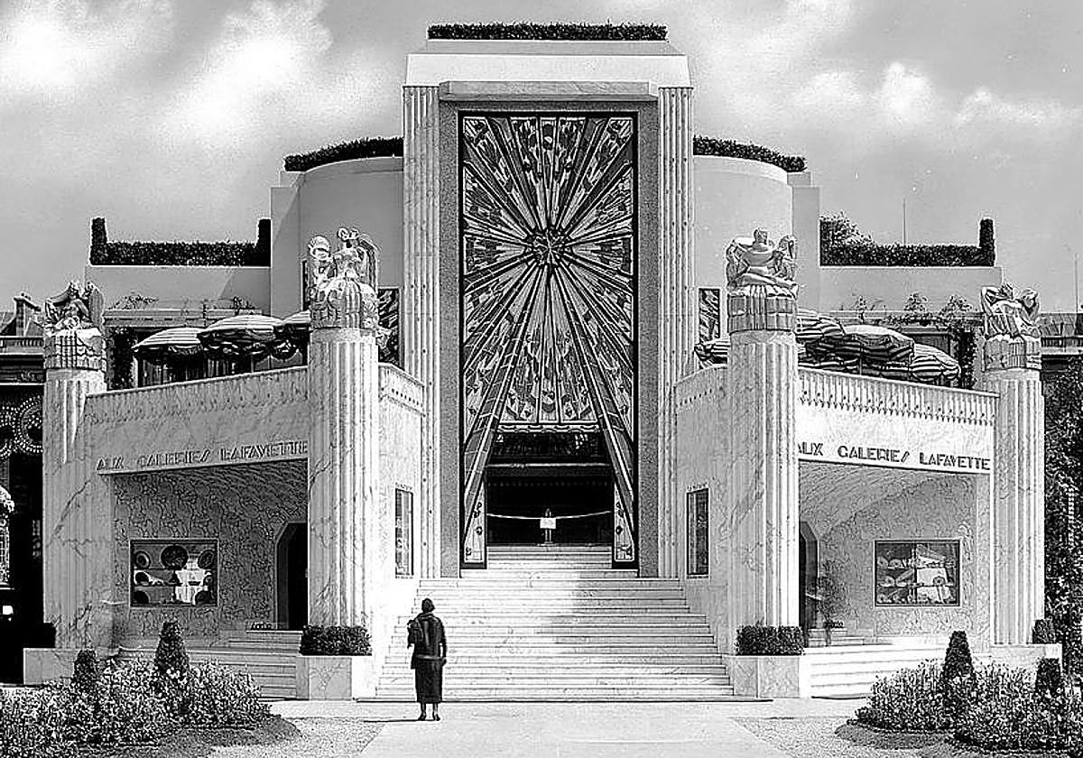 Fotografía del pabellón La Maîtrise de Galerías Lafayette en la Exposición de 1925.
