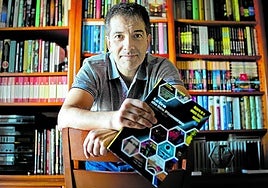 Mariano Villarreal coordina antologías de relatos y ha sido jurado de los principales premios nacionales de ciencia ficción.