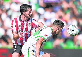 Vivián mantuvo una intensa lucha contra André durante todo el encuentro