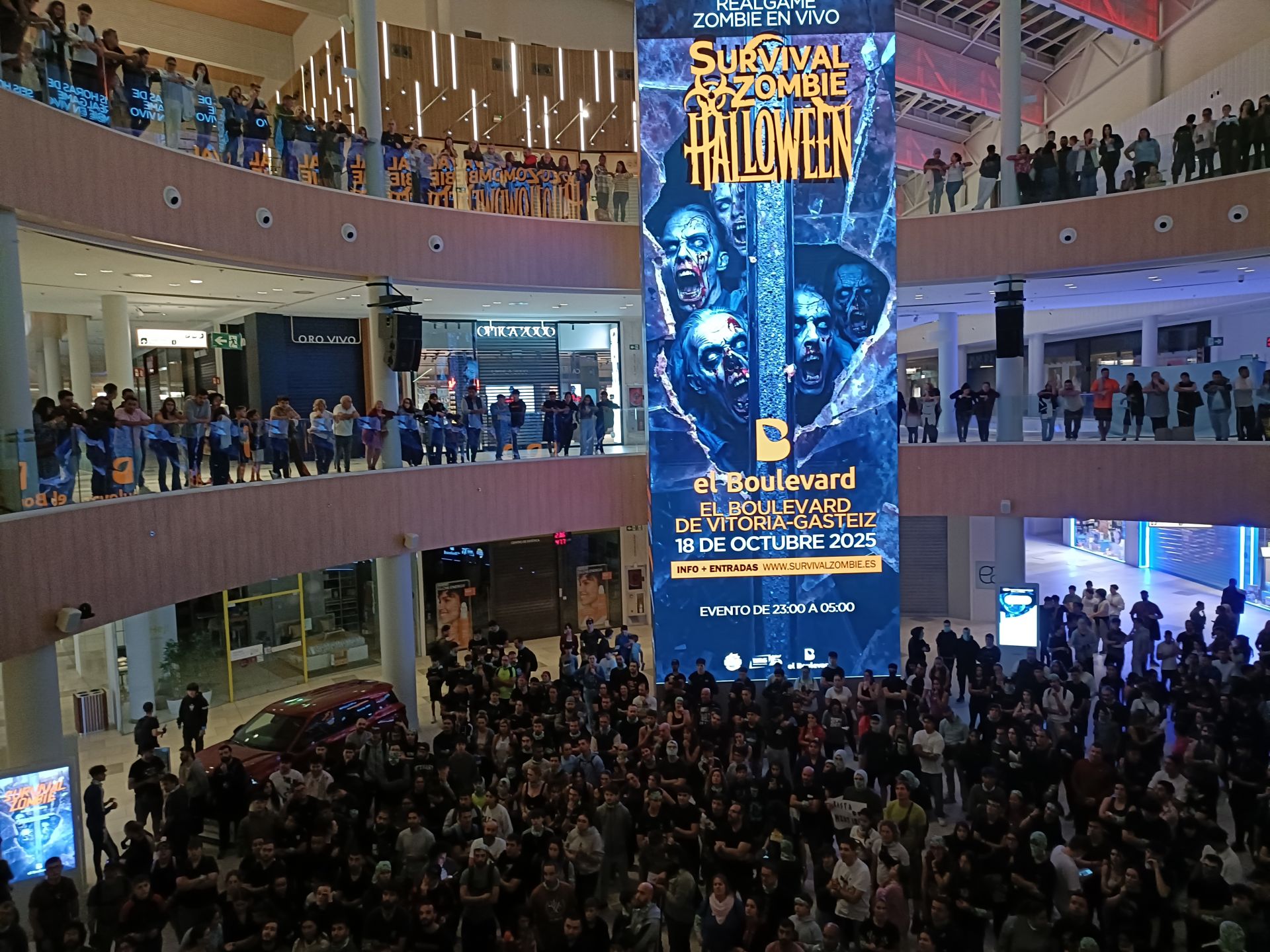 El centro comercial se llenó de gente para la actividad.