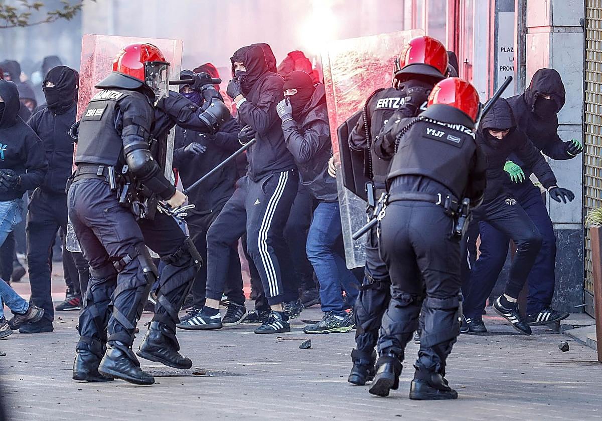 Los incidentes del pasado domingo en Vitoria se saldaron con más de 40 heridos y 19 detenidos.