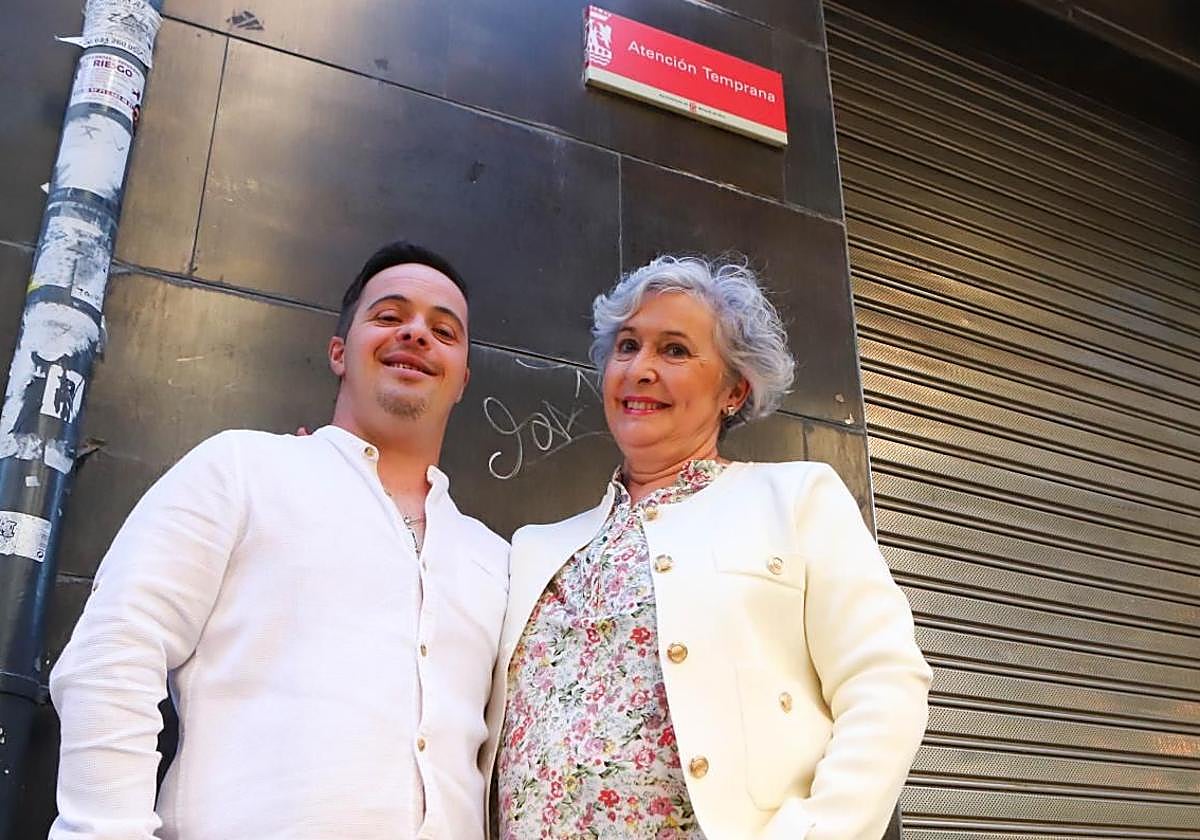 Rodrigo, junto a su madre, fue el primer usuario.