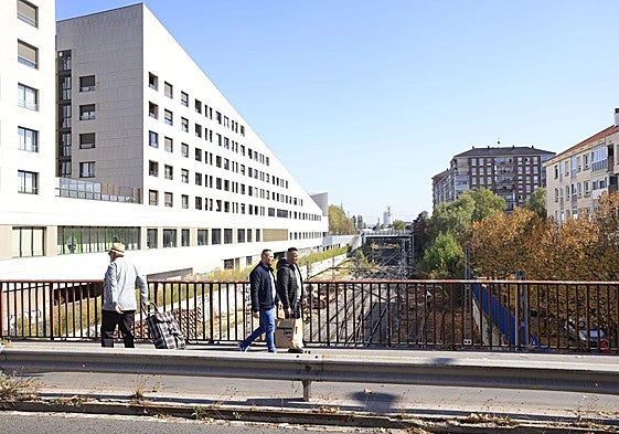 La mejora de los puentes de San Cristóbal y Pedro Asúa en Vitoria, pendiente de Adif