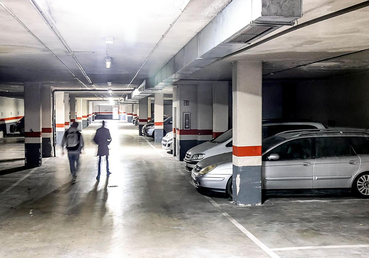 La mayor seguridad en el bloque ha devuelto los coches al garaje.