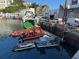La Cruz Roja del Mar de Ondarroa tiene su base y sus dotaciones en el puerto.