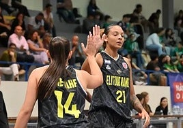 Las jugadoras del Elitzur Ramla Revahe y Herbert-Harrigan, en el duelo ante las lusas del Sportiva.