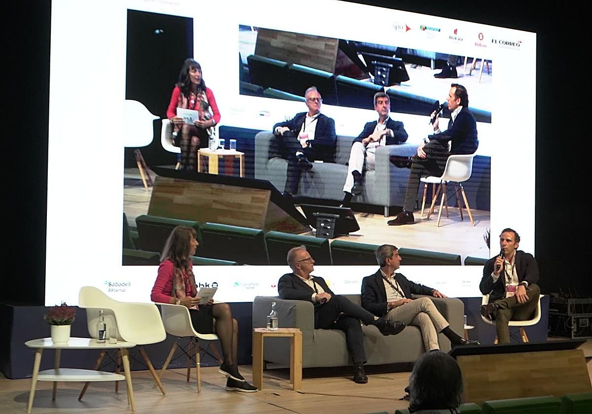 Patricia Casado (moderadora), Víctor Guerrero, Jesús González y Guillermo Palacios.