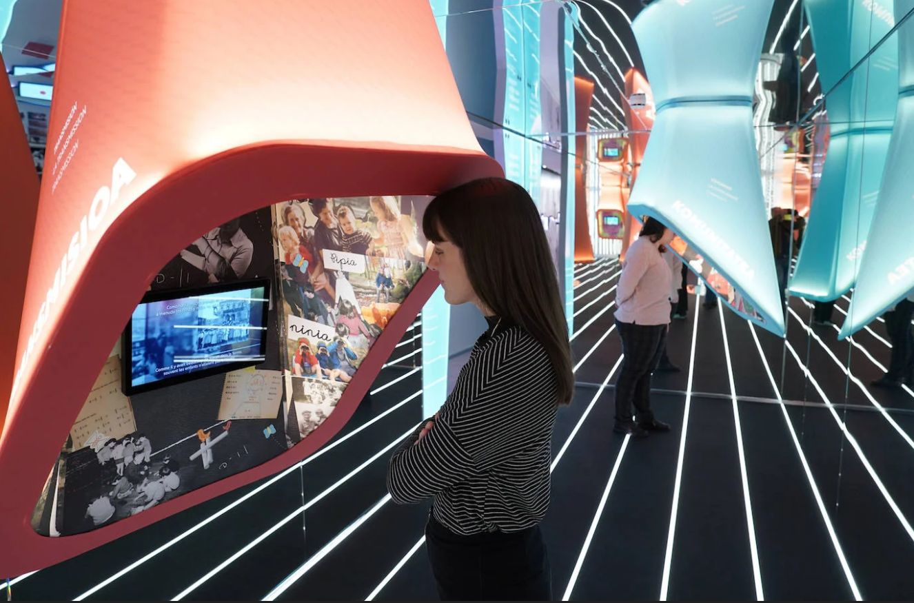 Euskararen Interpretazio Zentroan zentzumenetan oinarritutako bisita ludiko eta zehatza eskaintzen zaie bisitariei.