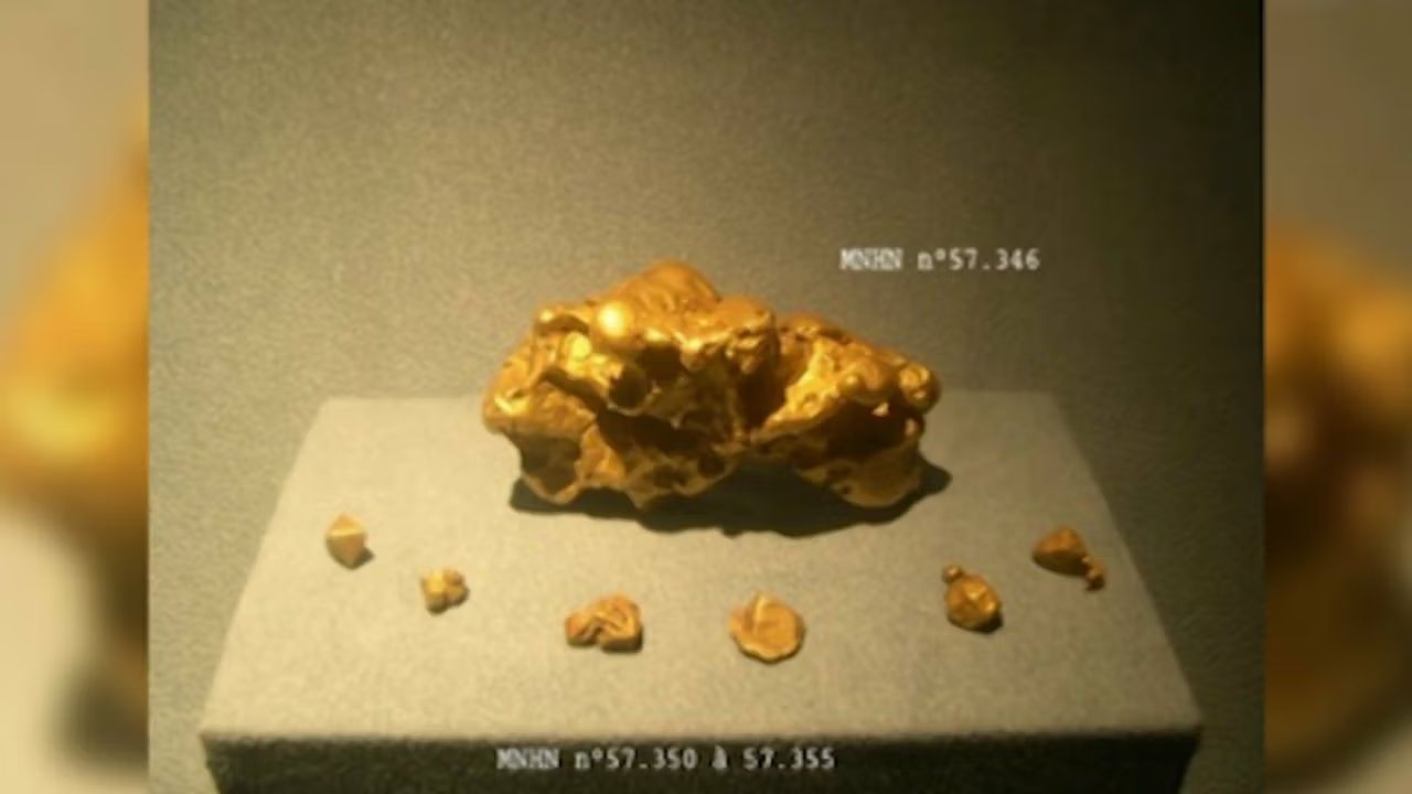 Imagen de vídeo de las pepitas de oro expuestas en el Museo Nacional de Historia Natural de París.