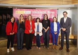 Trinidad Vicente, Cristina Hernández, Teresa Laespada, María Guijarro, Carmina Gustrán, María Jesús San José y Carlos García Buendía