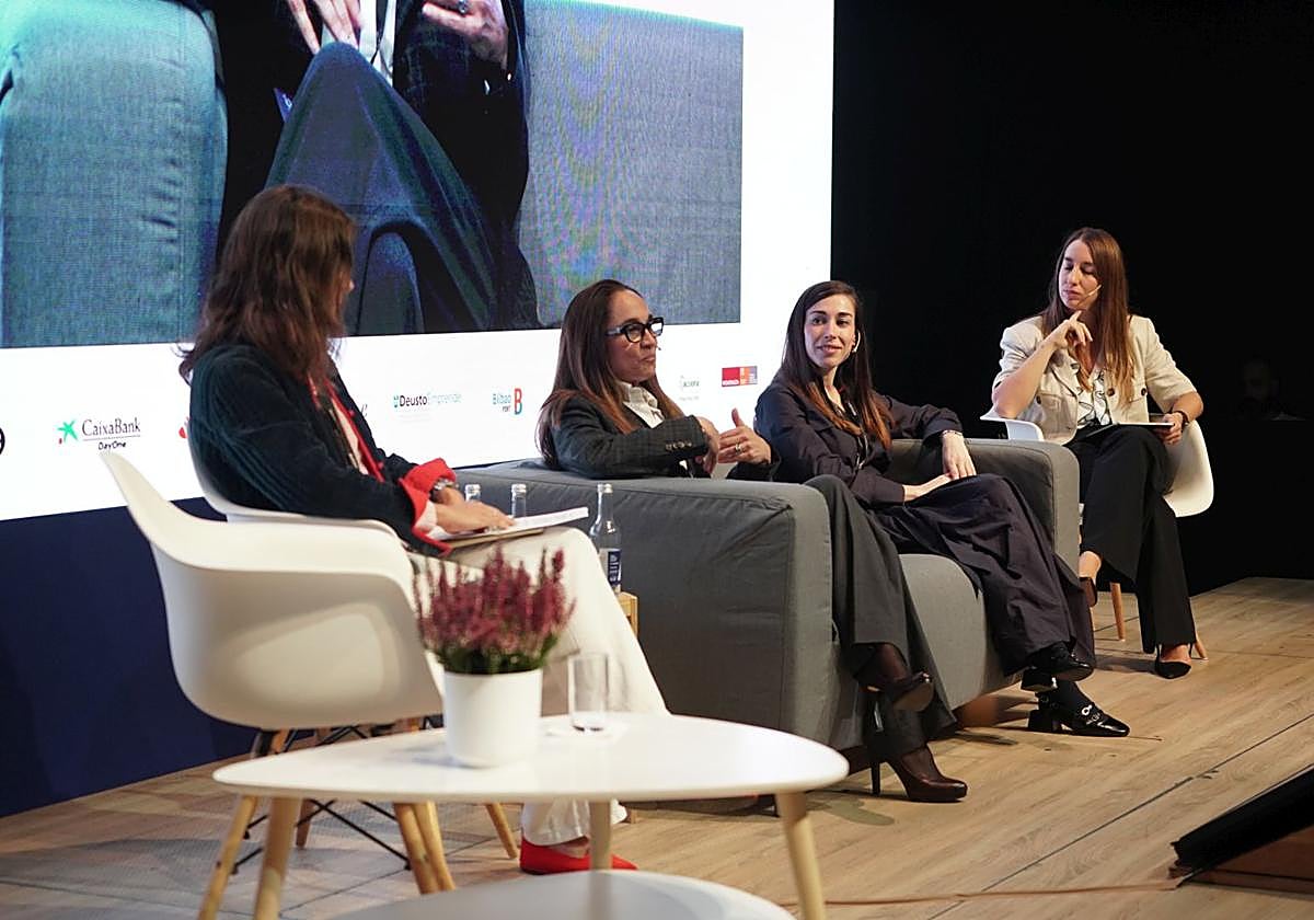 Paula Olazábal, Isabel Náreja, Blanca Boix y María Ribate, durante la celebración de la mesa redonda.