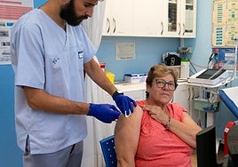 Osakidetza urge a vacunarse contra la gripe ante el temor a que se adelante el pico de contagios