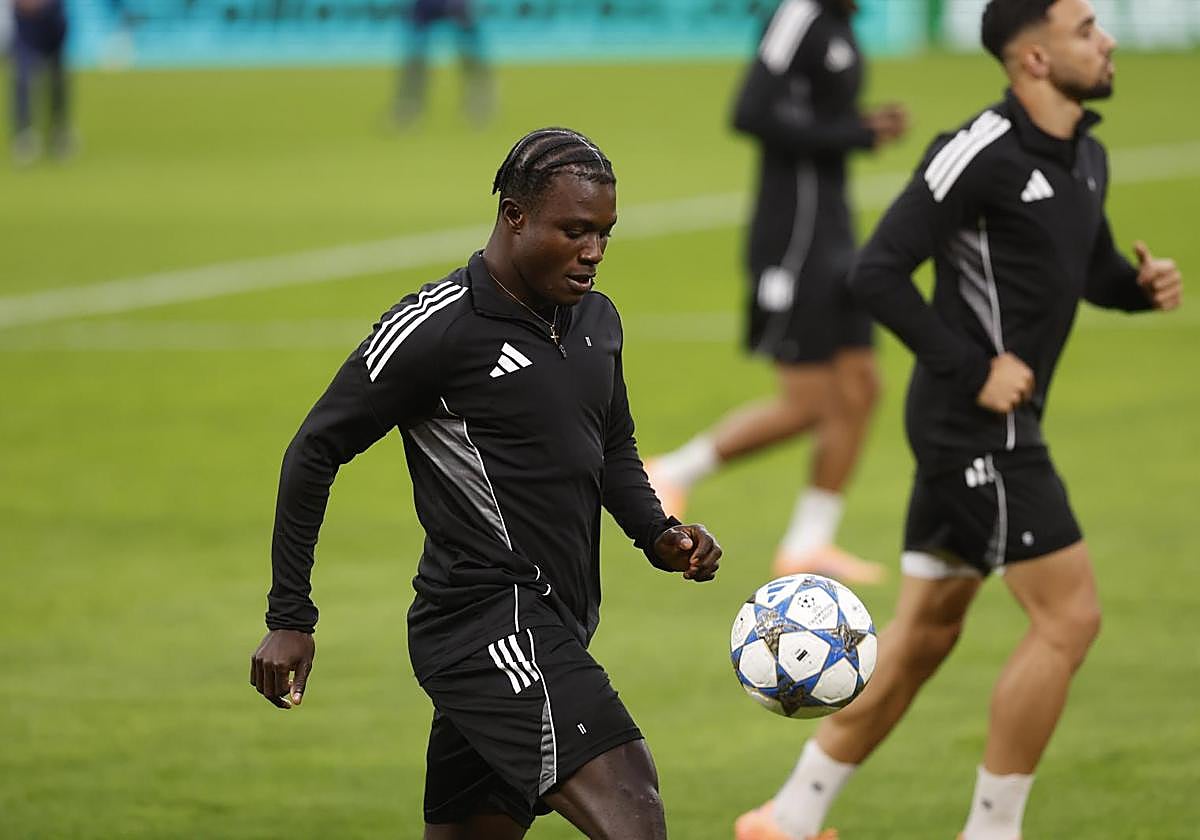 La plantilla del Qarabag: «Es un estadio histórico. Para nosotros es un orgullo estar aquí»