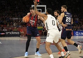 Kurucs se duele en el partido ante el Real Madrid.