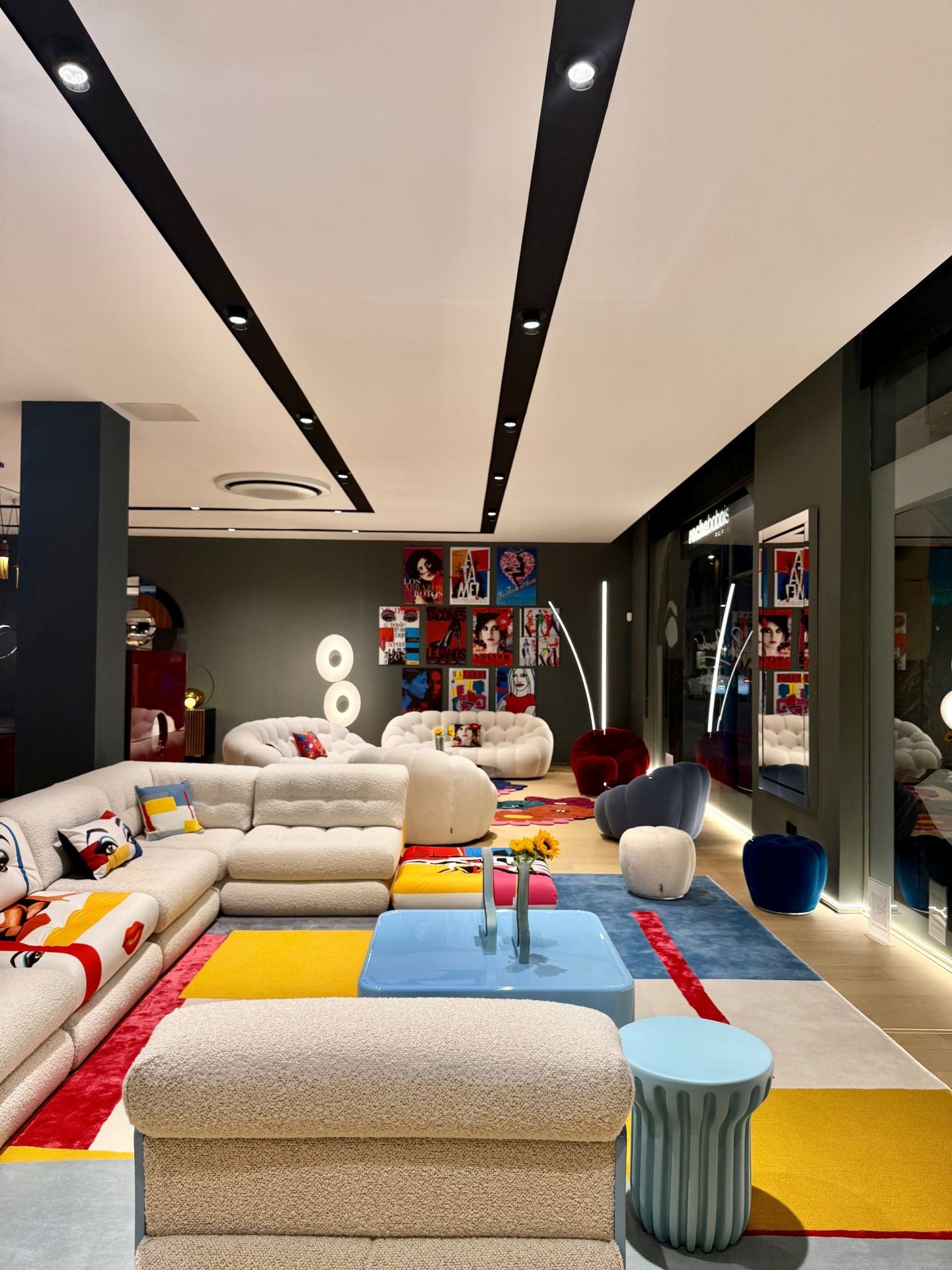 Pedro Almodóvar lanza una colección de muebles: color, cine… y en Bilbao solo disponibles en esta tienda