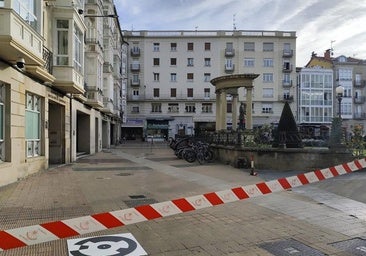 La Ertzaintza acordona la plaza de la Provincia de Vitoria para investigar las lesiones a un joven en el acto de Falange
