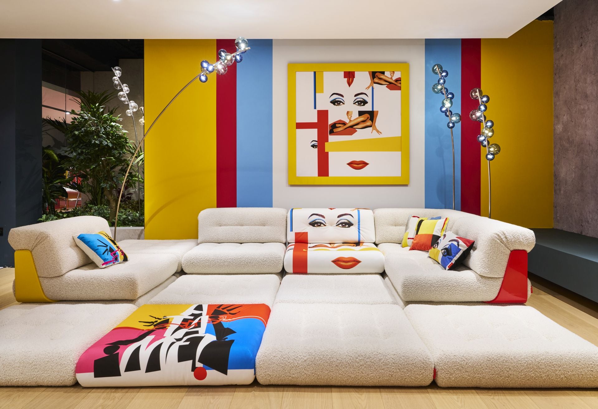 Pedro Almodóvar lanza una colección de muebles: color, cine… y en Bilbao solo disponibles en esta tienda