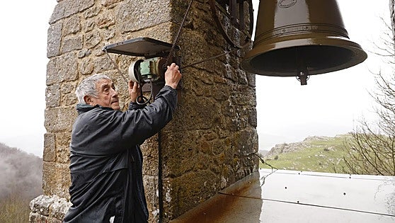 Denuncian el robo de una campana de bronce en el Santuario de Oro en Álava