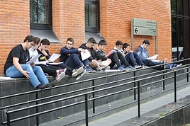 El campus se une a 700 espacios sin humo en Euskadi.