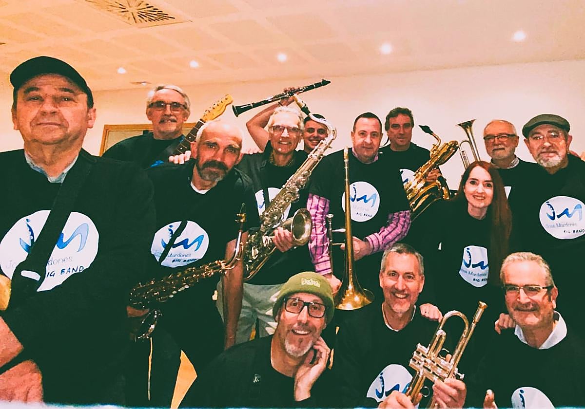 La big band José Mardones participa en el programa de conciertos.