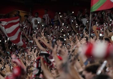 ¿Por qué parte del público de La Catedral encendió las linternas de sus móviles?