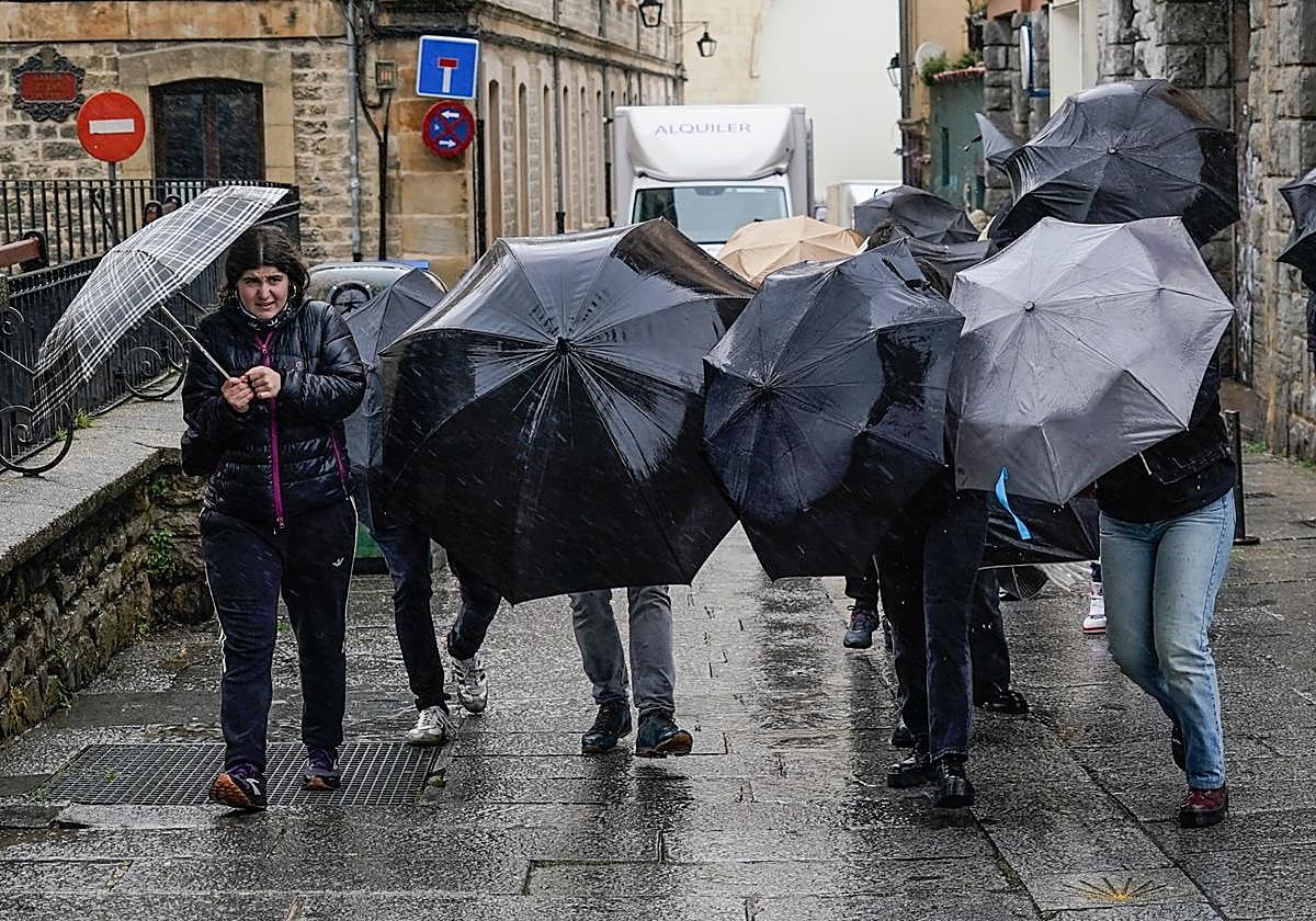La gran borrasca 'Benjamin' llega a Álava con vientos de hasta 100 km, lluvia y caída de las temperaturas