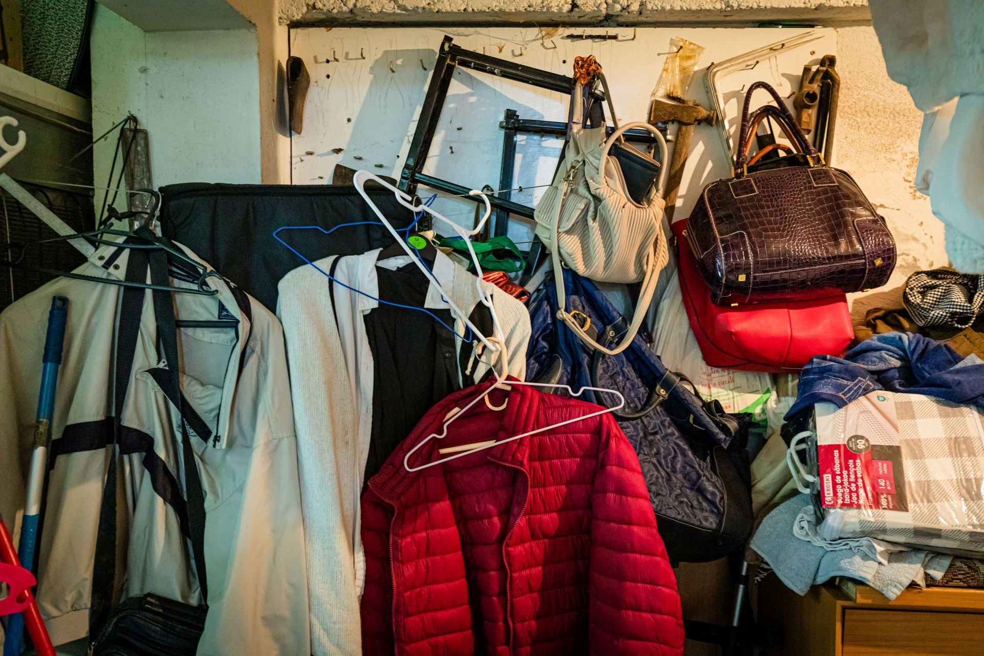 Así era el camarote en el que vivió un año Josefina tras ser okupada su casa en Vitoria