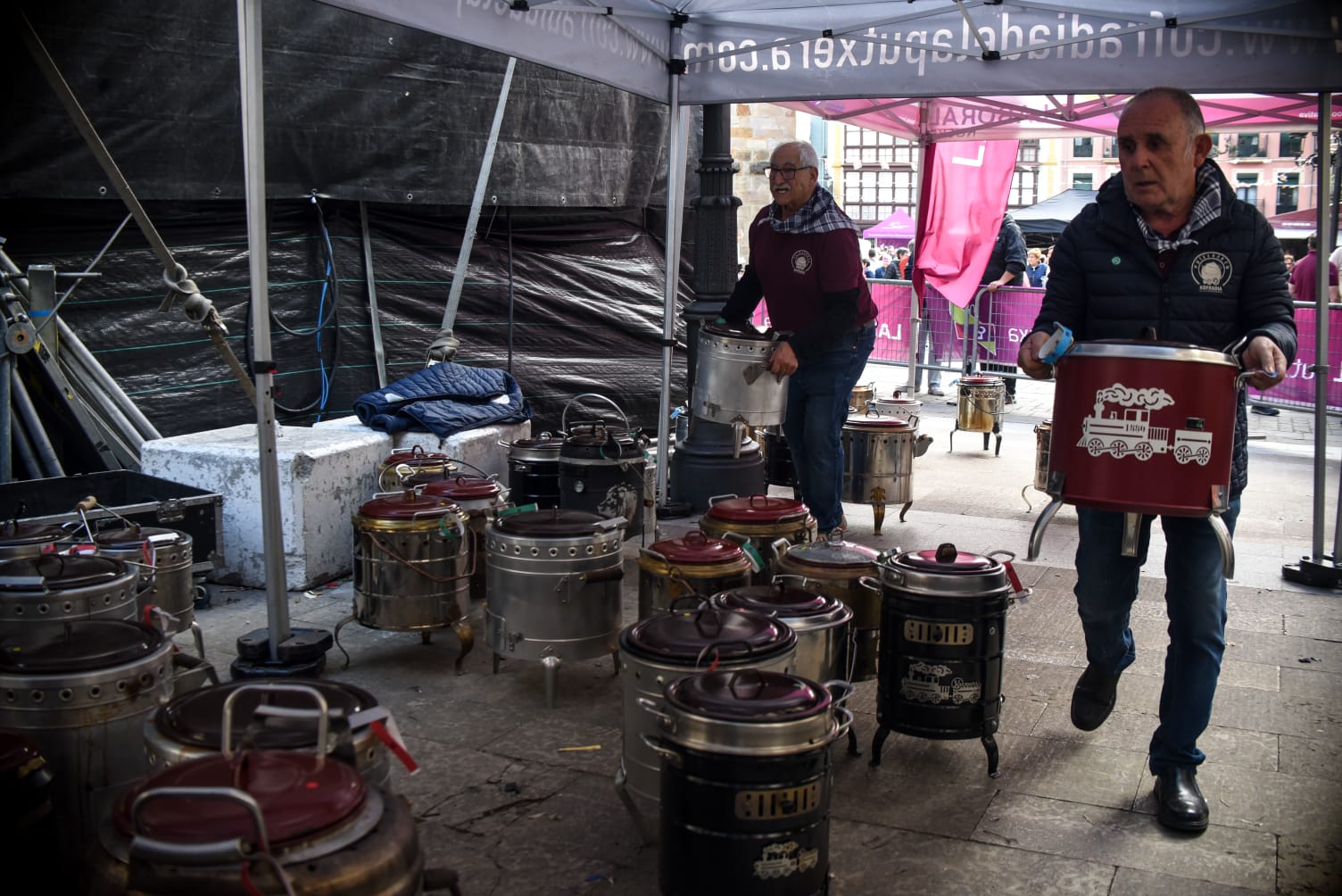Las putxeras invaden a todo tren Balmaseda, en imágenes