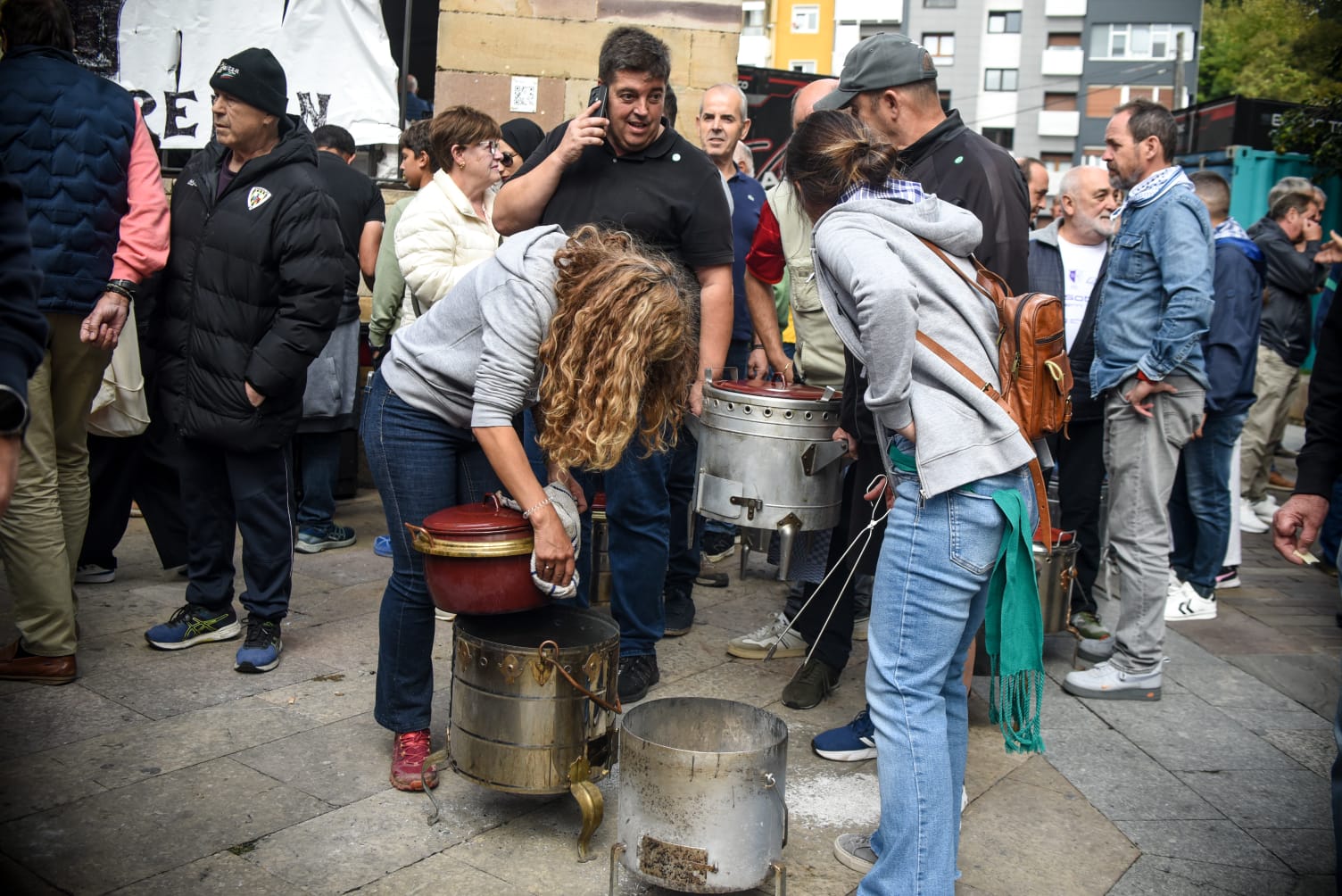Las putxeras invaden a todo tren Balmaseda, en imágenes