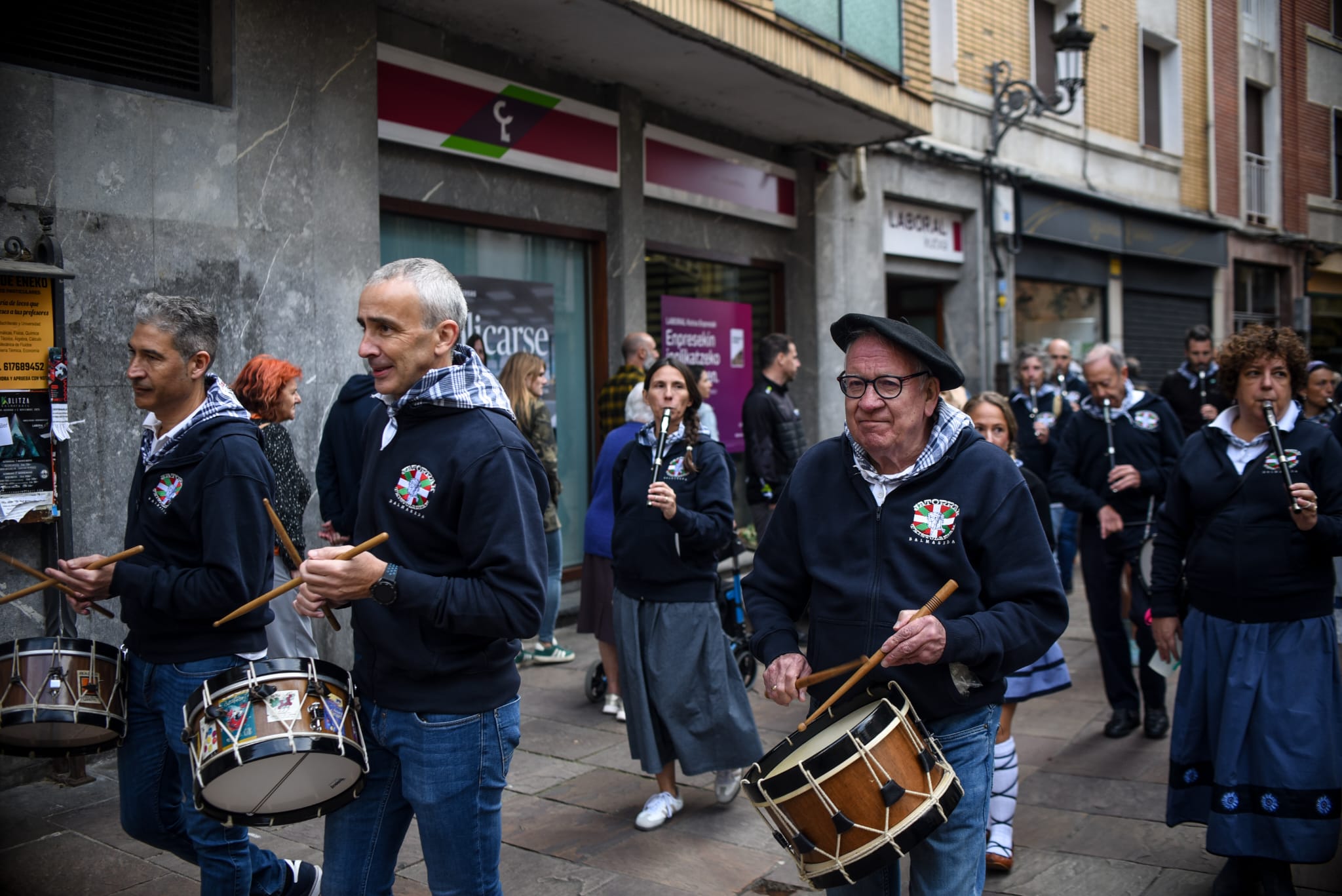 Las putxeras invaden a todo tren Balmaseda, en imágenes
