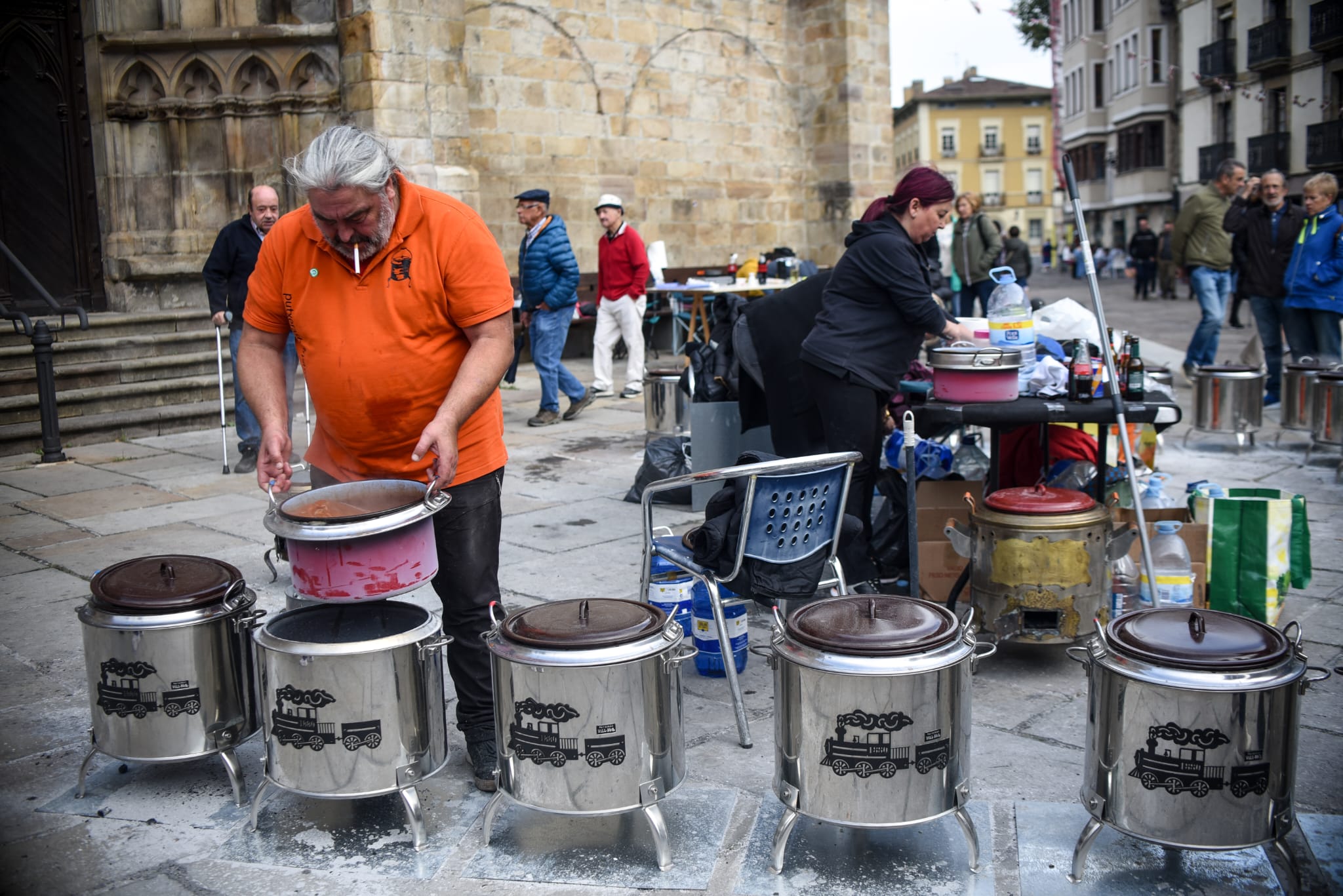 Las putxeras invaden a todo tren Balmaseda, en imágenes
