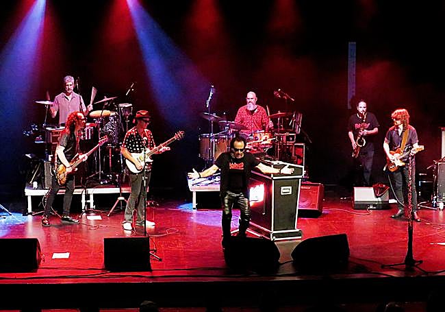 El septeto en dos líneas.