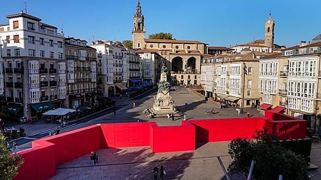 Imagen antes - Sebastián Bayo celebra el «éxito» de su «muro» en Vitoria: «Los jóvenes han entendido mejor que nadie la vocación lúdica»