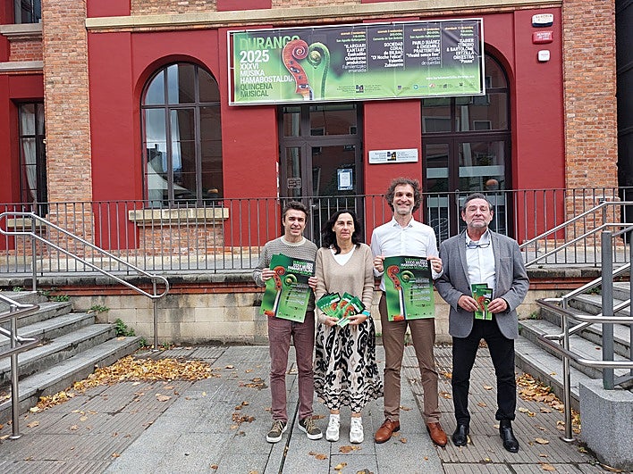 Autoridades municipales y los profesores de música de la escuela de música presentaron la programación.