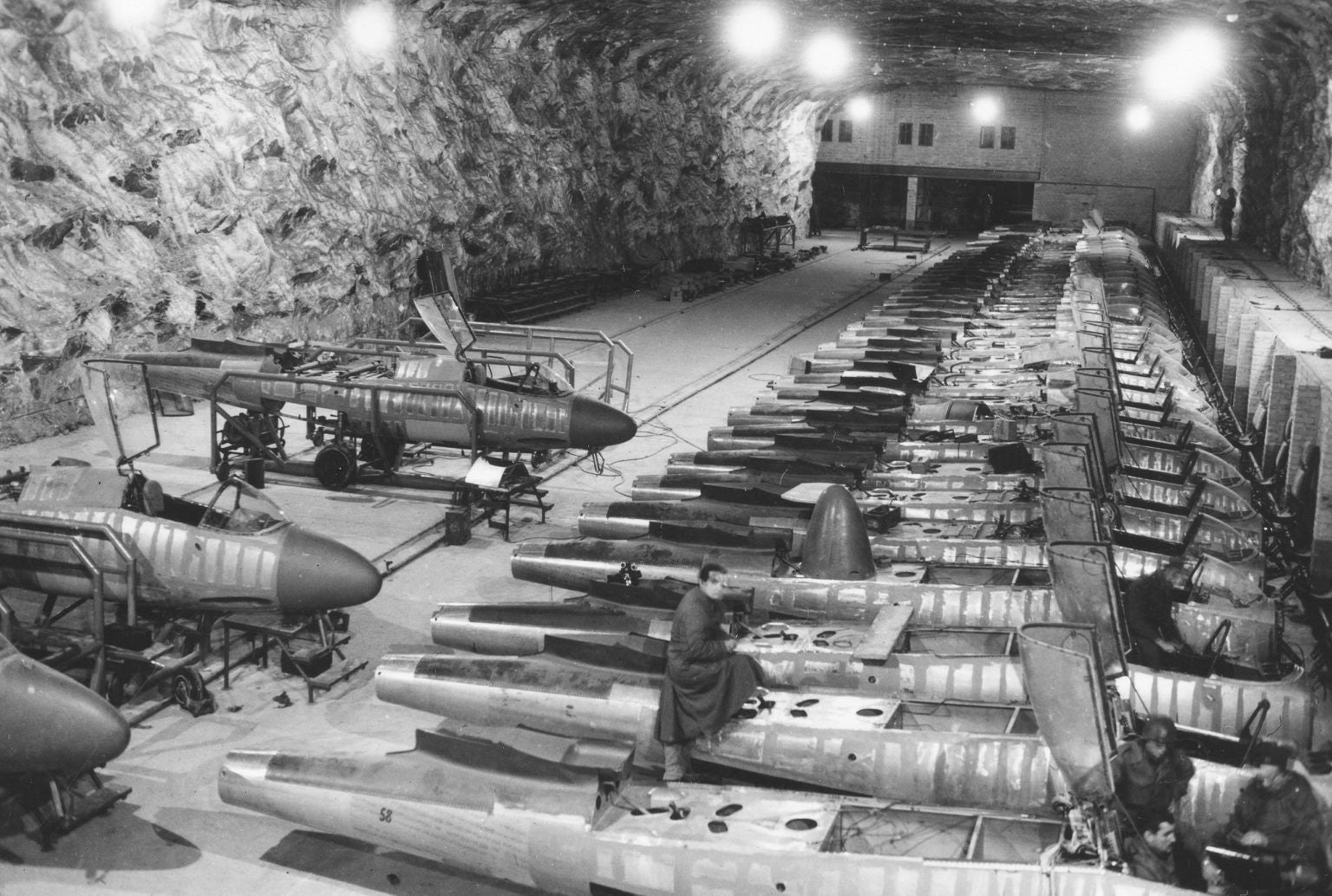 Fábrica subterránea de aviones en Hinterbrühl, (Austria), en 1945.