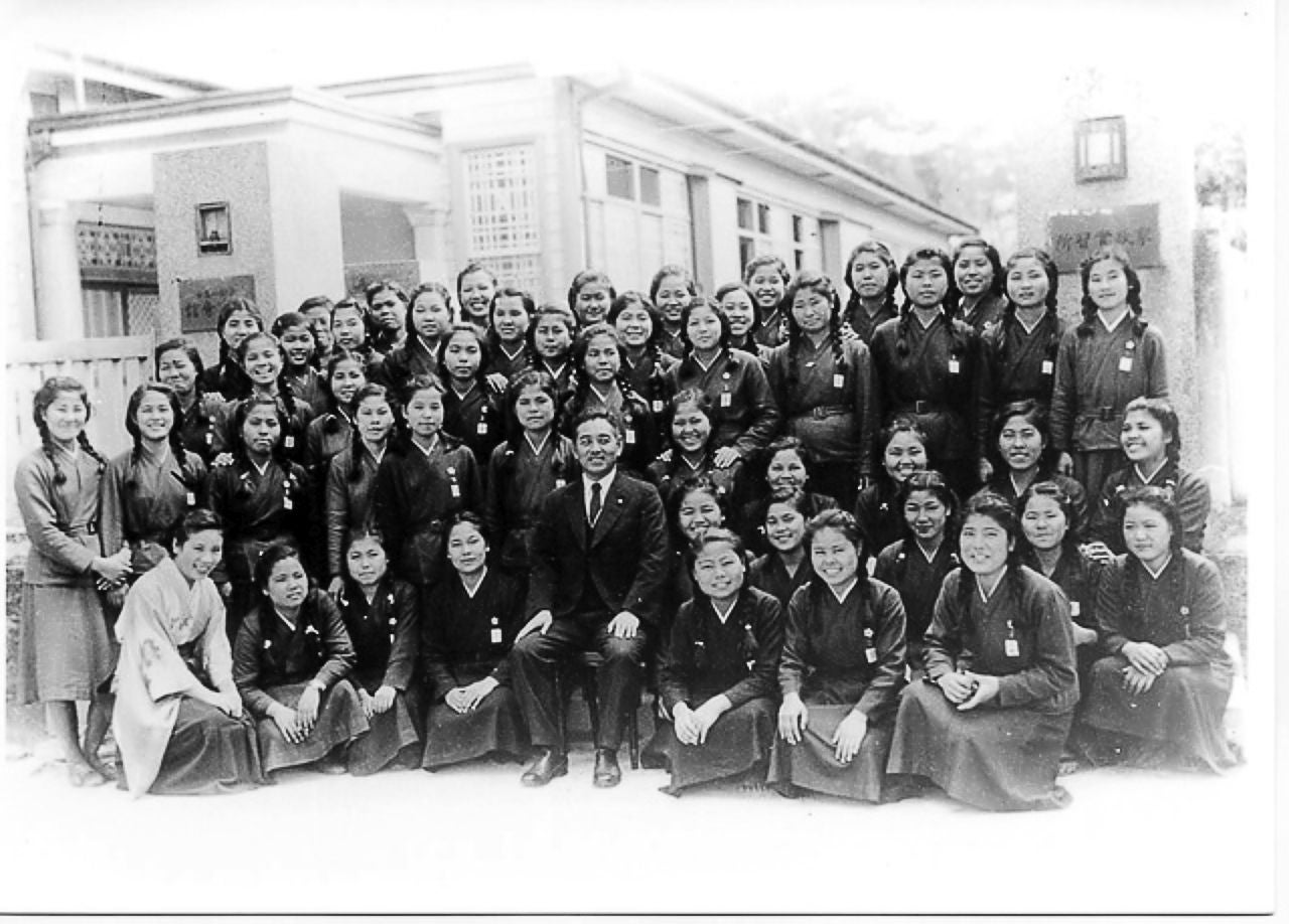 Foto de algunas de las 'himeyuri' antes de su movilización.