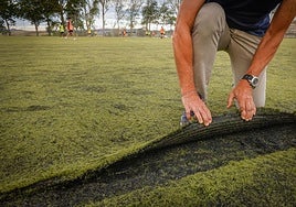 Un entrenador muestra el deteriorado estado de Olaranbe 3.