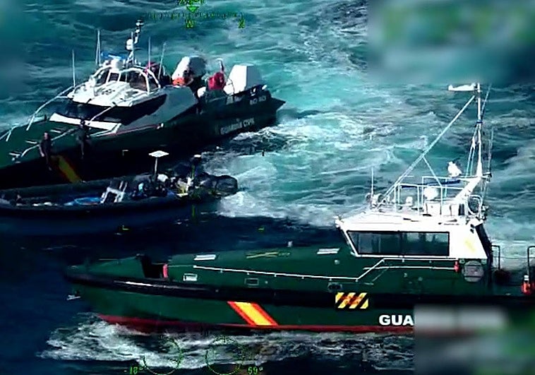 Impresionante persecución a una narcolancha en Cádiz